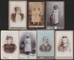 cca 1880-1910 Műtermi portrék, 7 db keményhátú fotó erdélyi (Szászáros, Nagyenyed, Szatmár, Nagyvárad, Marosvásárhely) műtermekből, 10,5×6,5 cm