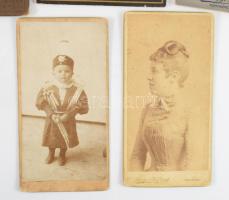 13 db vegyes keményhátú fotó, különféle műtermekből (közte Frankó Miklós, Kecskemét; Homonnai Nándor...