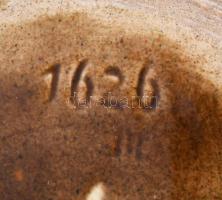 cca 1920 Árnyképes osztrák váza, talpánál kis sérüléssel, m: 18 cm