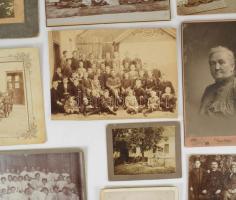 11 db vegyes keményhátú fotó (portrék, csoportképek), változó állapotban, 10x13 cm és 18x23 cm közöt...