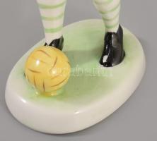 Hollóházi Ferencváros focista, jelzett, kézzel festett, hibátlan (alátámasztási nyommal), m: 19 cm