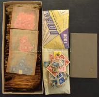 1945-1967 Magyar tasakos rendező, közte kevés külföld + bélyegragasztó zacskóban