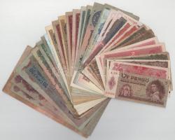 Vegyes 37db-os Korona, Pengő és Forint bankjegyből álló tétel + 21db bélyeg magyar történelmi személyekkel T:XF-Pr