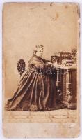 cca 1865 Idős Hölgy portréja, keményhátú fotó Kozics Ede pozsonyi műterméből, 10,5×6,5 cm