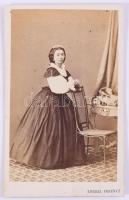 cca 1860 Hölgyportré, keményhátú fotó Knebel Ferenc szombathelyi műterméből, 10,5×6,5 cm