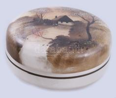 cca 1930 Murano falusi csendélettel festett bonbonier, hibátlan, jelzés nélkül, d: 10 cm