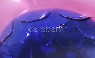 Cseh kétszínű vastag üveg asztaldísz, alján karcokkal, d: 20 cm