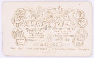 cca 1885 Férfiportré, keményhátú fotó Ravasz Imre (Arad/Szeged) műterméből, 10,5×6,5 cm