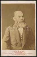 cca 1880 Idő férfi portréja, keményhátú fotó Gévay Béla budapesti műterméből, 16,5×10,5 cm