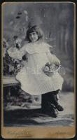 cca 1900 Kislány gyümölccsel, keményhátú fotó Haberfeld Károly budapesti műterméből, 16,5×10,5 cm