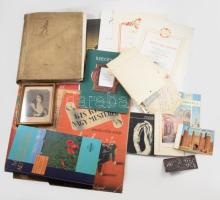 Doboznyi vegyes papírrégiség, közte a Művészet c. folyóirat (szerk.: Lyka Károly) II. évfolyama, MHSZ oklevelek, Magyarország autóatlasza, stb., változó állapotban