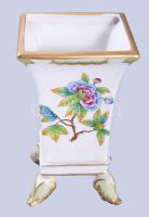 Herendi Viktória mintás négyoldalú váza, lábakon, jelzett, minimális kopással, m: 15,5 cm