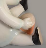 Hollóházi homokozó ovis kislány. Terv: Káldor Aurél. Kézzel festett, jelzett, hibátlan m: 10 cm