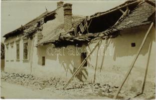 1911 Kecskemét, romos ház belső. photo (EK)