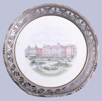 Antik kínáló, kissé hajlott szerelékkel, fajansz betétjén a Szabadság tér ábrázolásával, d: 25,5 cm