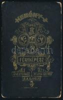 cca 1890-1900 Önkéntes tűzoltó portréja (zubbonyán Ö. T. kezdőbetűkkel), vizitkártya Kemény Jenő sát...