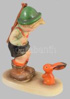 1935-1949 Hummel "Sensitive Hunter" figura. Jelzett, hibátlan, m: 12,5 cm /// Az eleinte még "Félénk vadász" névre keresztelt figura a Hummel legelső darabjai közé tartozik, melyet 6-os formaszáma is jelez. A figurát Arthur Möller tervezte, a TMK1-es szériából származó darabok pedig különösen ritkának számítanak.  ///  1935-1949 Hummel "Sensitive Hunter" figurine. Marked, in flawless condition, height: 12.5 cm /// Initially titled "Timid Hunter," this figure is among the very first Hummel pieces, as indicated by its form number 6. The figurine was designed by Arthur Möller, and examples from the TMK1 series are considered especially rare.