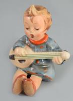 1935-1949 Hummel "Joyful" figura. Jelzett, minimális kopással, m: 12,5 cm /// A "Joyful" formanéven ismert zenélő kislány alakja az 1935-ben megjelent első szériától egészen 2017-ig szerepelt a Hummel figurák kínálatában. Azon ritka darabok közé tartozik, amik talpazat nélkül lettek megtervezve. A TMK1 szériából származó darabok különösen ritkának számítanak.  ///  1935-1949 Hummel "Joyful" figurine. Marked, with minimal wear, height: 12.5 cm /// The figure of the music-playing little girl, known under the form name "Joyful" was part of the Hummel figurine range from the first series in 1935 all the way until 2017. It belongs to the rare pieces that were produced without a base. Examples from the TMK1 series are especially rare.