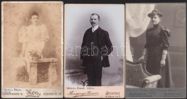 1895-1908 Az Okrona család tagjainak portréi: Okrona Dezső, Etelka és Gizella, 3 db kabinetfotó különféle budapesti műtermekből (Rozgonyi Dezső, Herz Henrik, Hungária Fényképészeti Társaság), feliratozva, változó állapotban, 16,5x10,5 cm körül