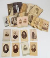 Vegyes keményhátú fotó tétel (vizitkártyák, kabinetfotók), összesen 44 db, különféle műtermekből, változó méretben és állapotban