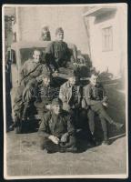 1942 Kijev, magyar haditudósítók csoportképe, a hátoldalon feliratozott fotó, 11x8 cm