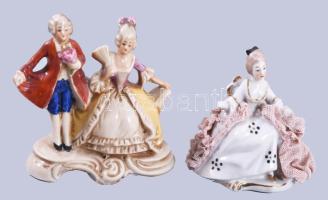2 darab német historizáló porcelán figura, jelzett, egyik darab sérült, m: 9 cm