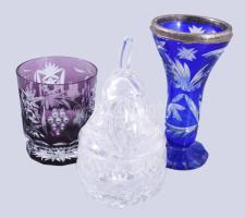3 darab kristály tárgy, közte ezüst (Ag) peremezésű váza, m: 16 cm alatt