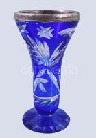 3 darab kristály tárgy, közte ezüst (Ag) peremezésű váza, m: 16 cm alatt