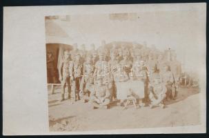 1918 Osztrák-magyar géppuskás osztag csoportképe, I. világháborús fotólap, 8,5x13,5 cm