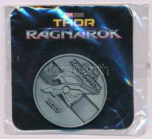 Amerikai Egyesült Államok 2017. "Marvel Studios - Thor - Ragnarök" ezüstpatinázott fém merch emlékérem eredeti, bontatlan "Marvel" csomagolásban. Készült a mozifilm premierje alkalmából, Kínában. (38mm) T:UNC USA 2017. "Marvel Studios - Thor - Ragnarok" silver patinated metal merch medallion in original, unopened "Marvel" case. Made in China, for the movie premier. (38mm) C:UNC