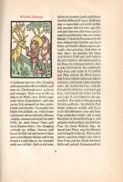 Alte Deutsche Legenden. Gesammelt von Richard Benz. Berlin, 1958. Union Verlag (VEB Offizin Andersen Nexö, Leipzig). 110 + [6] p. A keletnémet könyvművészeti együttműködés keretében kiadott, színes fametszetekkel illusztrált bibliofil kiadványunk az Eugen Diederichs bibliofil könyvkiadó által 1910-ben megjelentetett középkori legendáskönyv történeteit adja közre. Kötetünk fametszeteit kiadásunk a "Der Heiligen Leben Sommer- und Winterteil" című ősnyomtatványból (Schönsperger, 1482), kisebb mértékben Johannes Otmar 1507. évi illusztrált bibliakiadásából válogatta. A fametszetek kézi színezését a lipcsei Ernst Schauer Illusztrációs Intézet munkatársai végezték. A kötetet Horst Erich Walter könyvművész tervezte, félpergamen kötése Franz Dathe lipcsei könyvkötőmester munkája. A tartalomból: Sankt Julianus -- Von Sankt Georg dem Ritter -- Die heilige Agnes -- Die heilige Theodora -- Die heilige Barbara -- Maria und Abraham -- Von Barlaam und Josaphat, den heiligen -- Sankt Patriks fegefeuer -- Sankt Franciscus -- Von König Oswald -- Von Kaiser Heinrich -- Gregorius auf dem Stein. Aranyozott, illusztrált kiadói félpergamen kötésben, felül aranyozott lapszélekkel, kiadói védőfóliában. Szép példány.
