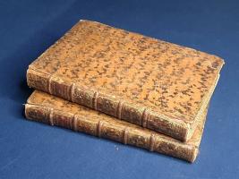 Juvenalis, Decimus Iunius:  Satires de Juvénal. Traduites par M. Dusaulx. [Teljes mű két kötetbe kötve.] Paris, 1770. Imprimeriede M. Lambert. [8] + XL + 241 + [1] p.; [4] + 241-501 + [3] p. Első kiadás. A Római Birodalom mindennapjainak erkölcsi romlásáról írt, társadalomtörténeti szempontból forrásértékűnek tekinthető Juvenalis-szatírák Kr. u. 100 és 130 között keletkeztek, a szerző retorikai hírnevének köszönhetően számos másolatban maradtak fenn, latin szövegkiadásuk a humanisták korától folyamatos. A szatíragyűjtemény első, részleges verses francia fordítása 1544-ben jelent meg, a francia klasszicizmus századában újabb, ezúttal teljes, ám prózai fordítása készült, majd Jean Dusaulx (1728-1799), a kalandos pályát bejárt francia ügyvéd, csendőr és irodalmár fordította modernebb franciára a jeles római szatirikust, gazdagabb jegyzetanyaggal, de ismételten francia prózában. Fordításáért műfordítónk elnyerte a francia Akadémia tagságát. A teljes mű két kötetbe kötve, első kötete lapszélein foltosság, második kötetének levelein enyhe hullámosság. Egységes, díszesen aranyozott, enyhén sérült gerincű korabeli bőrkötésben, aranyozott festésű lapszélekkel, a kötéstáblákon háromszoros lénia által alkotott aranyozott kerettel, a kötéstábla szélein apró kopásokkal, az első kötet oldalsó lapszélein foltossággal. Dekoratív, jó példány.