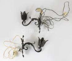 2 darab régi kovácsolt vas falikar, h: 23-24 cm