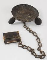 2 darab kovácsolt vas hamutál, egyik gyufatartóval, d: 11-12 cm