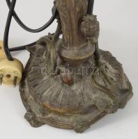 Antik fém (spiáter?) asztali lámpa, sérüléssel, m: 55 cm + búra