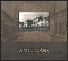Daczó Katalin - Máté Klára (szerk.): A mi utcánk. Csíkszereda lebontott utcáinak emlékére. Csíkszereda, 2003, Csíki Műemlékvédő Egyesület. Kiadói papírkötés, jó állapotban.