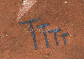 cca 1920/30 TTTT jelzéssel kaspó, kopással, d: 14 cm