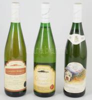 2002 - 2004 Badacsonyi Szürkebarát (2003, 12%), Badacsonyi Olaszrizling (2004,12,5%), Badacsonyi Muskotály (2002,12,5%), Badacsony Borászati Szövetkezet, Nemesgulács-Rizapuszta, bontatlan palack száraz fehérborok, és édes fehérbor, pincében, szakszerűen tároltak, 0,75 lx3