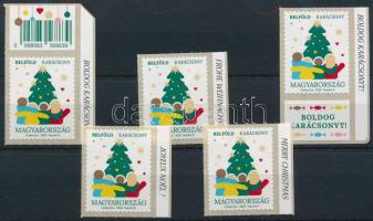2025 Karácsony - Belföld bélyeg 5 db bélyeg jobb oldalon Karácsonyi üdvözlet felirat angol, német, francia, magyar nyelven, egyik vonalkóddal