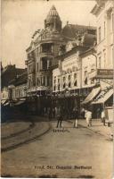 Arad, Str. General Berthelot / utca, Erdélyi Hitelbank R.T., Apollo mozi, szálloda, Glück üzlete / street view, bank, cinema, hotel, shops. Foto Berecky photo (EK)