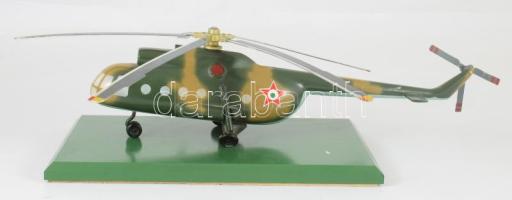 Mi-8 katonai szállító helikopter a Dunai Rerpülőgépgyár által gyártott nagy méretű tömör fém makett....