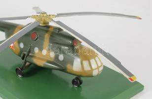 Mi-8 katonai szállító helikopter a Dunai Rerpülőgépgyár által gyártott nagy méretű tömör fém makett....