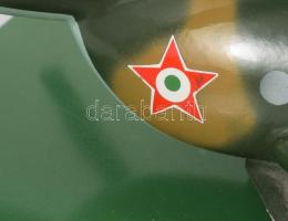 Mi-8 katonai szállító helikopter a Dunai Rerpülőgépgyár által gyártott nagy méretű tömör fém makett....