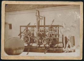 1888 Sándor Ferenc körmendi toronyóra mester pécsi kiállításon díjnyertes órájának fotója, keményhátú fotó, 10,5×16,5 cm