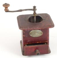 Régi német fa kávédaráló, hiánnyal, m: 14,5 cm