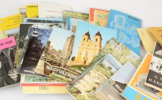Egy doboznyi vegyes idegenforgalmi prospektus, térkép, útikönyv, Tájak-Korok-Múzeumok Kiskönyvtára f...