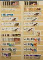 Magyar sok példányos rendező 26 lapos fűzött berakóban, 1982-2010, kb 4.000 db bélyeg teljas sorokkal