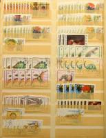 Magyar sok példányos rendező 26 lapos fűzött berakóban, 1982-2010, kb 4.000 db bélyeg teljas sorokka...