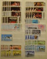 Magyar előrendező 20 lapos fűzött berakóban, 1969-1982, kb 5.000 db bélyeg