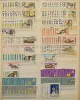 Magyar előrendező 16 lapos rugós Abria berakóban, 1960-1969, kb 5.000 db bélyeg